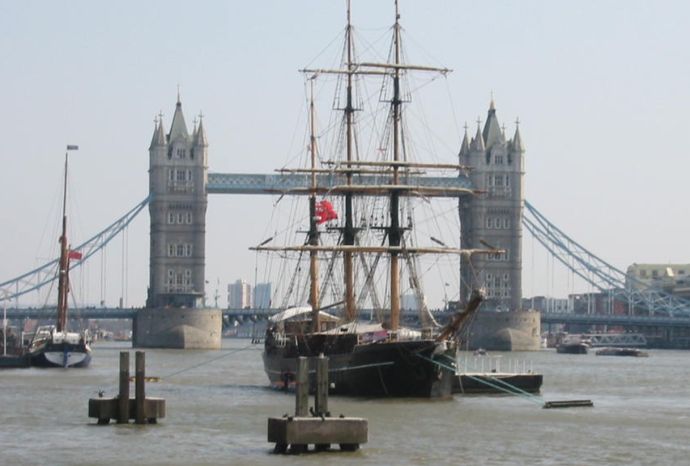 Το 2007 ένα αντίγραφο του «Zong», με αφορμή τα 200 χρόνια από την κατάργηση του δουλεμπορίου, έπλευσε με φόντο τη Γέφυρα του Πύργου του Λονδίνο