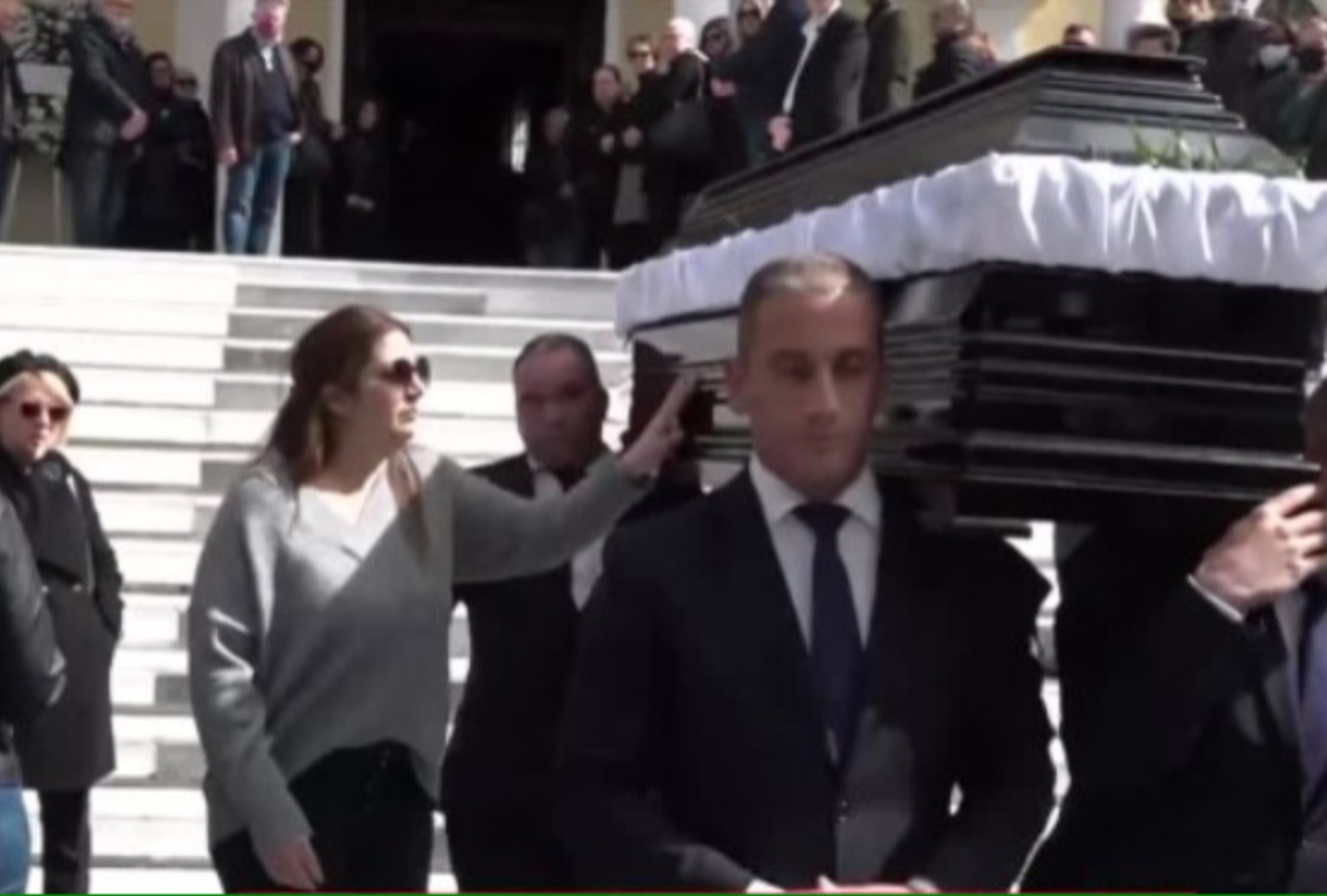«Στέλιο, συγχωρέσε με»: Θλίψη στην κηδεία του 39χρονου που δολοφονήθηκε από τον πεθερό του στη Νίκαια
