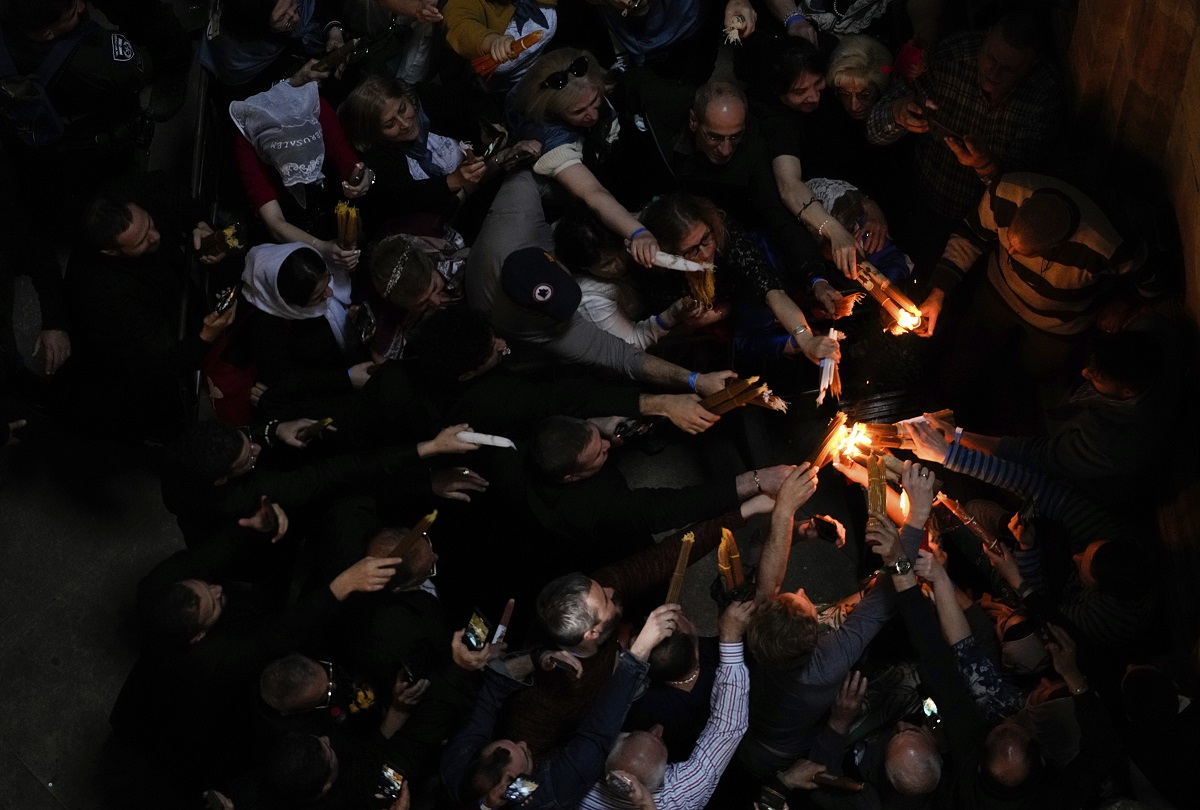 Με λαμπρότητα η τελετή Αφής του Αγίου Φωτός στα Ιεροσόλυμα - Πότε φτάνει στην Αθήνα