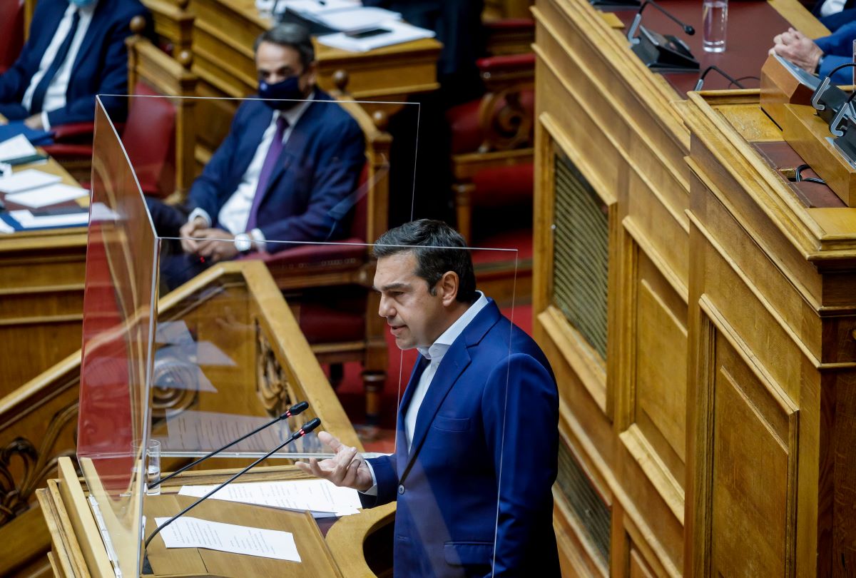 Μπρα ντε φερ για τα επιτόκια: «Να αναλάβουν τις ευθύνες τους», λέει ο Μητσοτάκης - «Αδιάφορος ο Πρωθυπουργός», απαντά ο Τσίπρας