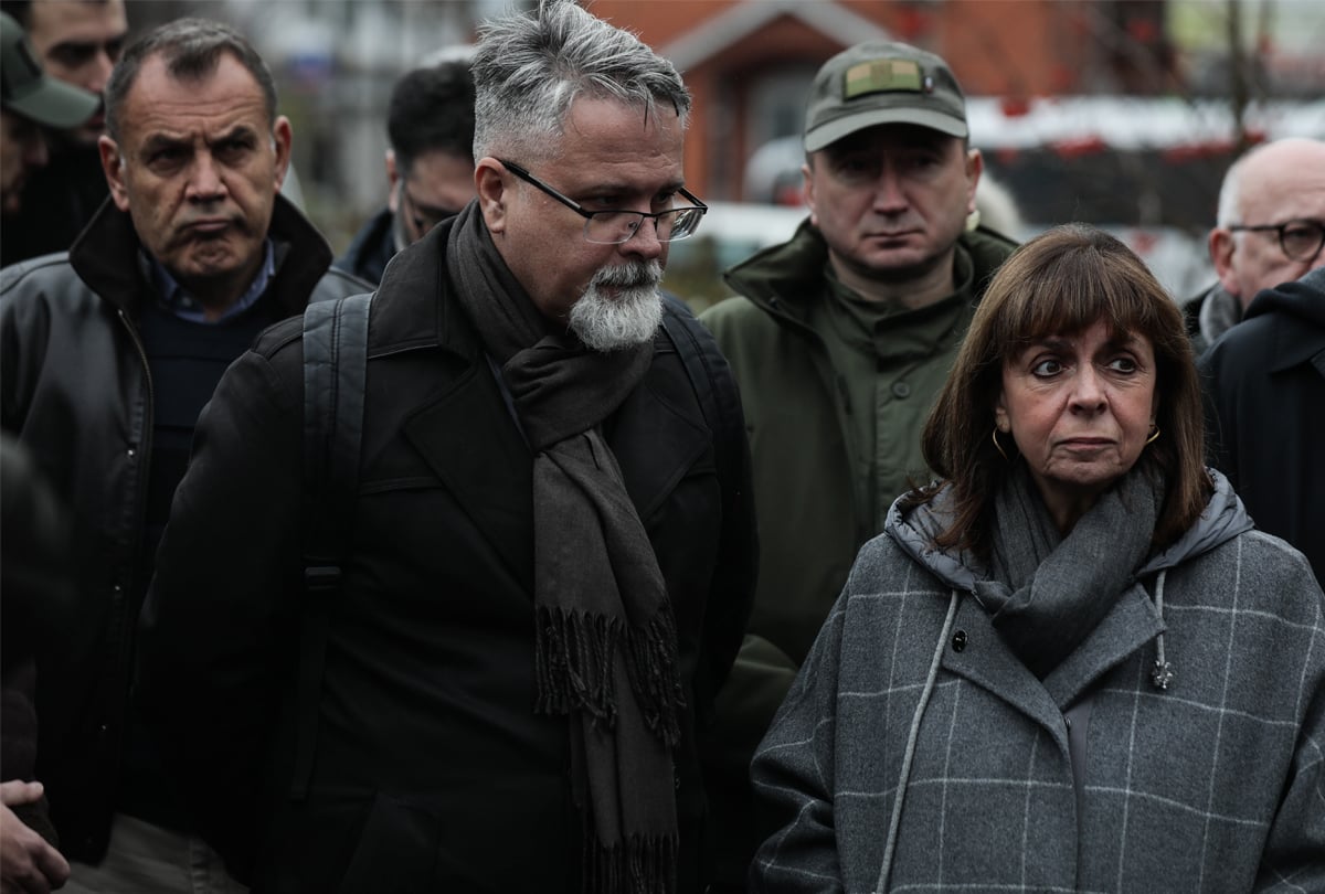 Στην Ουκρανία η Κατερίνα Σακελλαροπούλου: Επισκέφτηκε τις πληγείσες από τους ρωσικούς βομβαρδισμούς περιοχές | Έθνος