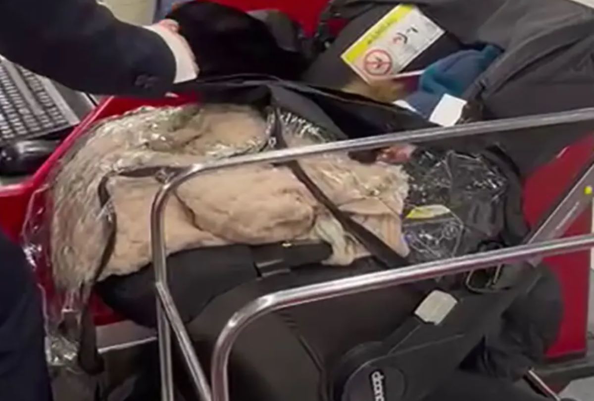 Ανήκουστο περιστατικό σε αεροδρόμιο: Παράτησαν το μωρό τους για να προλάβουν πτήση - Σε σοκ οι υπάλληλοι