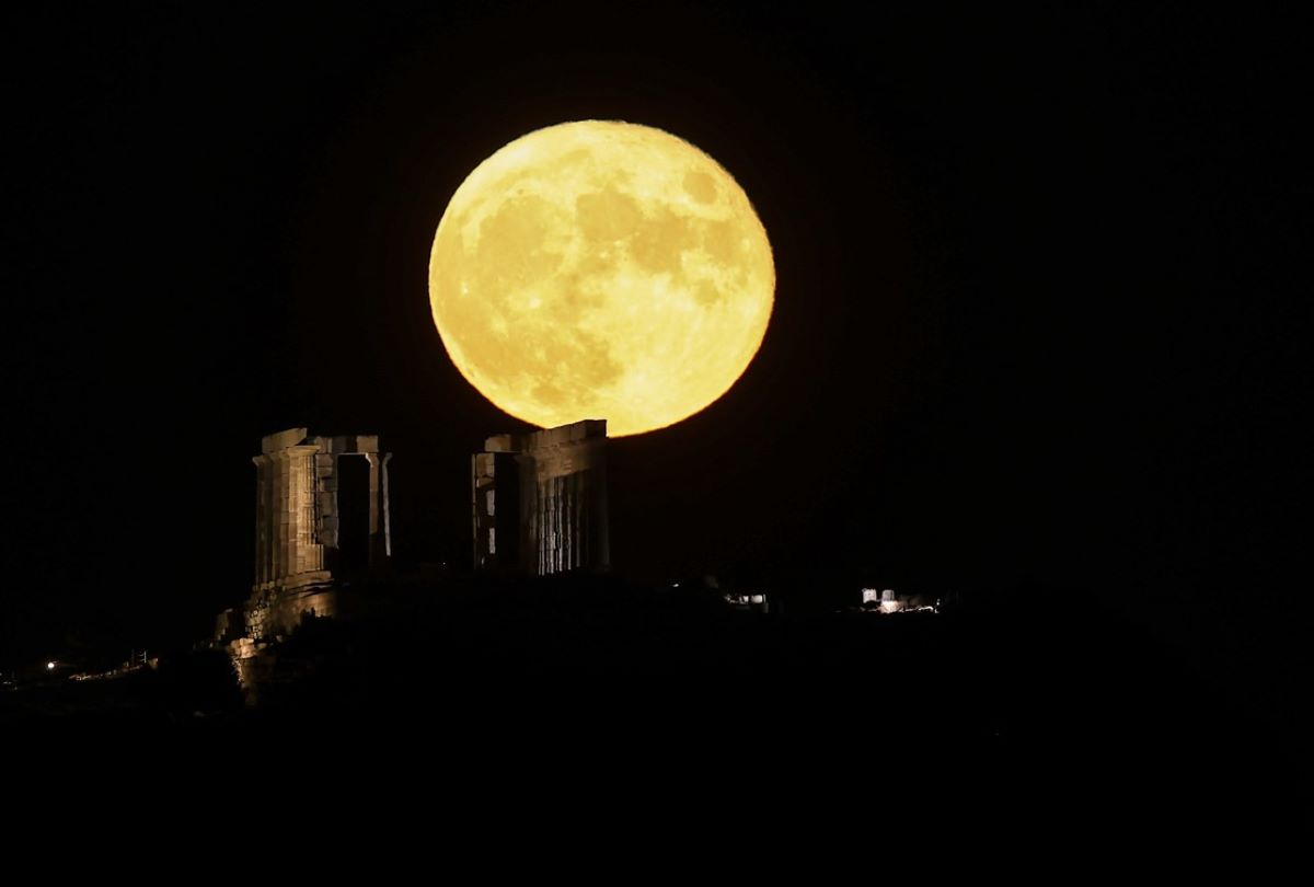 Πανσέληνος Αυγούστου: Δείτε μοναδικές φωτογραφίες από το Φεγγάρι του Οξύρρυγχου