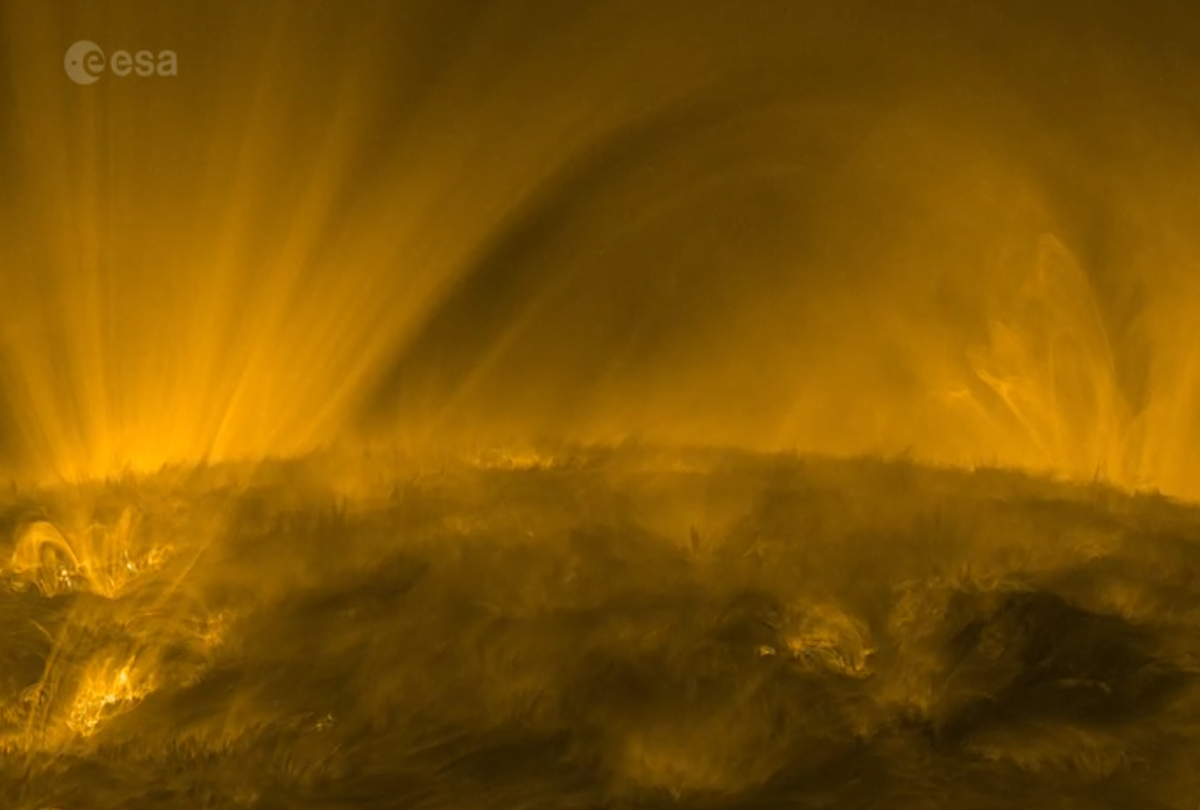 Απόκοσμες εικόνες του Solar Orbiter από τον ήλιο: Κατέγραψε ηλιακή βροχή, εκρήξεις και το «χνουδωτό» στέμμα