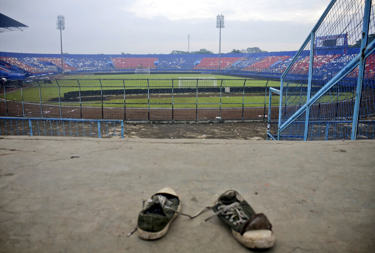 Σε κατάσταση σοκ η Ινδονησία μετά την εκατόμβη θυμάτων - Τουλάχιστον 174 νεκροί σε μια ποδοσφαιρική τραγωδία που θα μείνει στην ιστορία