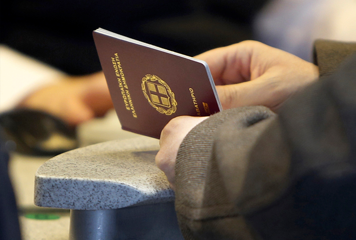 Διαδικτυακό «παζάρι» πλαστών εγγράφων: Κυκλώματα πωλούν διπλώματα και διαβατήρια – Αγγίζει τα 3.000 ευρώ η «ταρίφα»