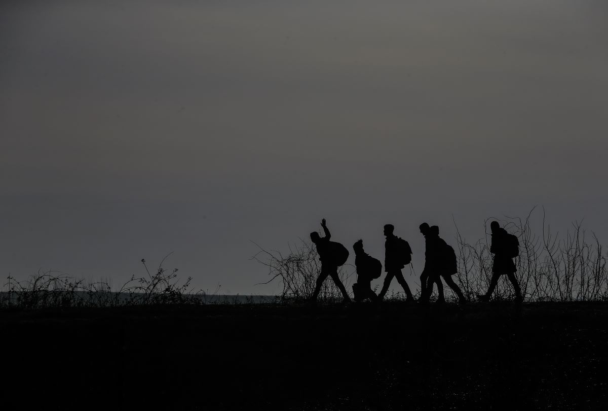 Έβρος: Στρατολογούν Σέρβους διακινητές μεταναστών για να μην κινούν υποψίες