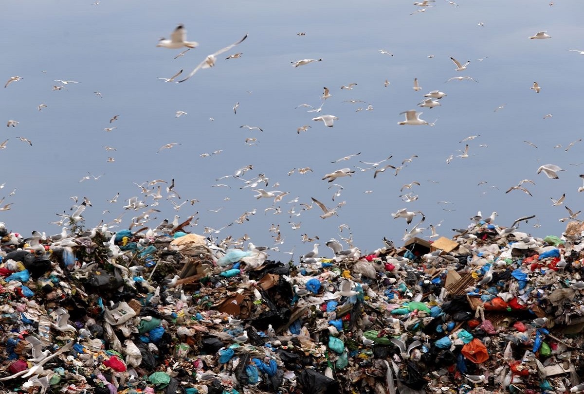 Ουραγός η Ελλάδα σε διαχείριση αποβλήτων και ανακύκλωση - Προειδοποίηση από Κομισιόν για «αντιφατικά στοιχεία»