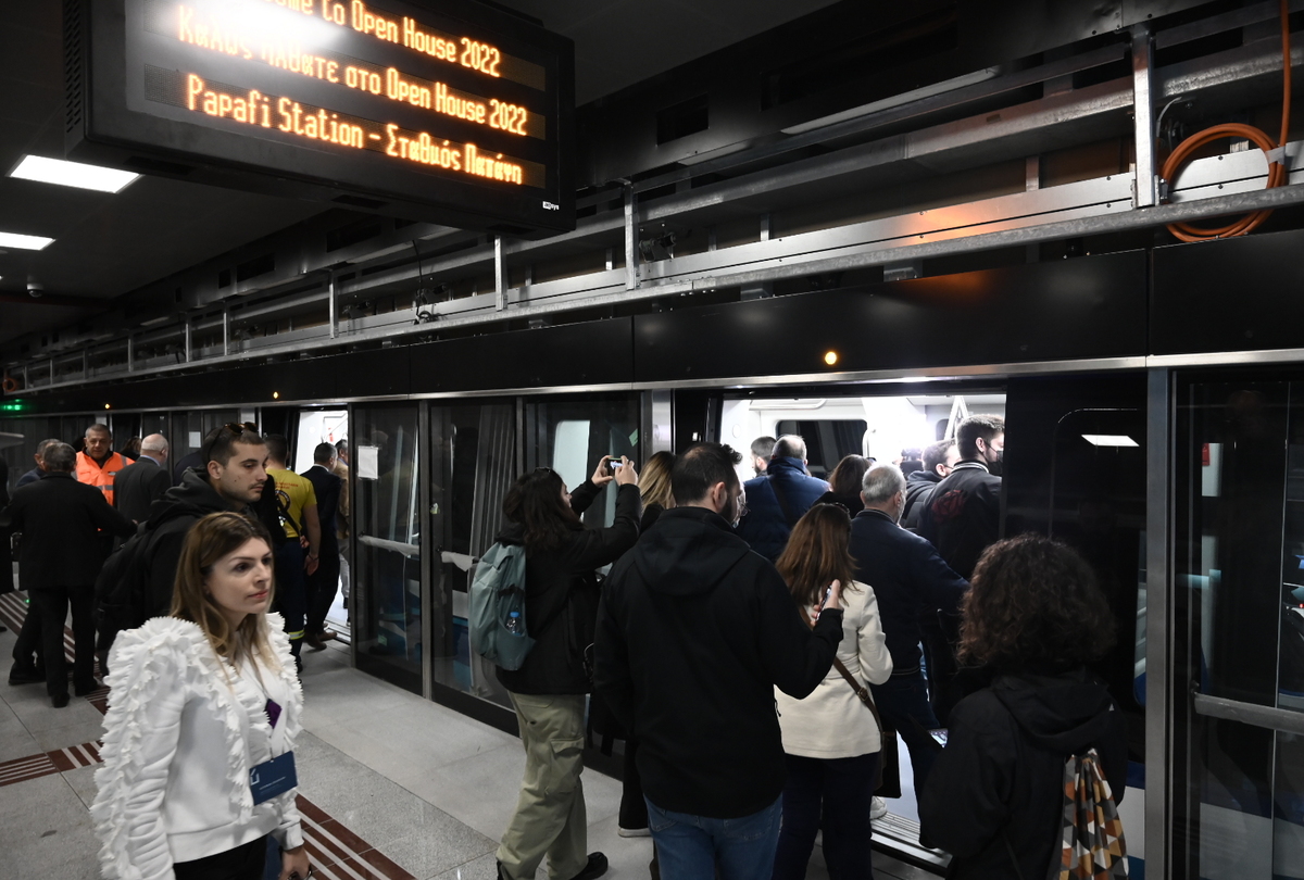 «Πλάκα κάνεις» - Κοσμοσυρροή και έκπληξη έξω από τον συρμό του Μετρό στη Θεσσαλονίκη για την πρώτη ξενάγηση - Πόσο θα κοστίζει το εισιτήριο