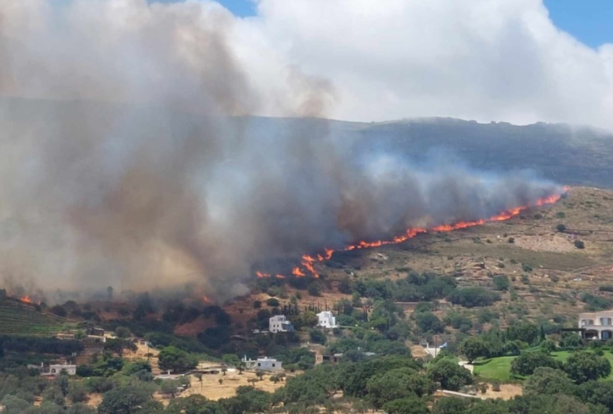 Ανησυχία για τη φωτιά στην Άνδρο: Το μέτωπο έχει πάρει διαστάσεις - Εκκενώθηκαν 4 περιοχές
