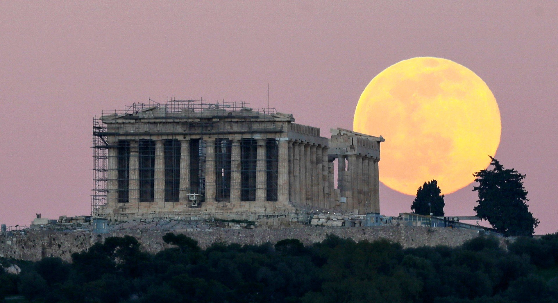 πανσέληνος λύκου