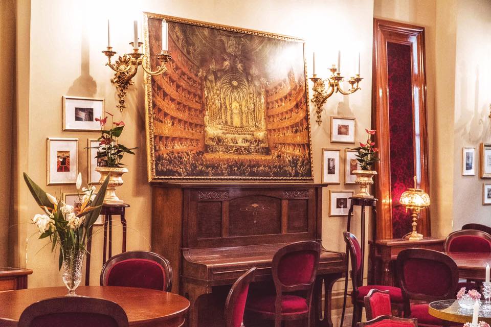 foyer_cafe_bistrot_sto_dimotiko_theatro.jpg