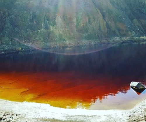 βαλίτσες, Κόκκινη Λίμνη