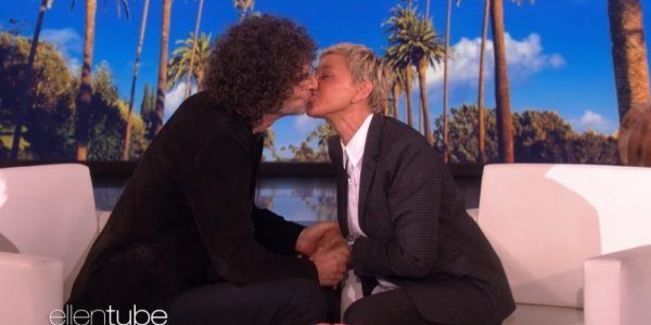 elen-degeneres-howard-stern-fili-sto-stoma.jpg