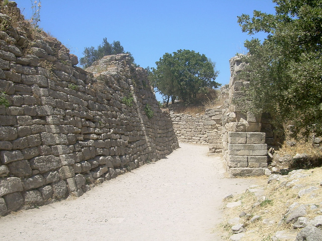 1280px-walls_of_troy_1.jpg