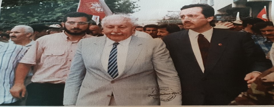 Ο πρωθυπουργός Ερμπακάν με τον Ερντογάν, τότε δήμαρχο Κωνσταντινούπολης