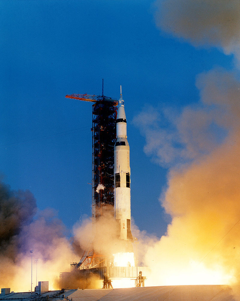 800px-apollo_13_liftoff-ksc-70pc-160hr.jpg