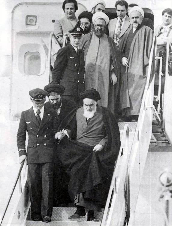 imam_khomeini_in_mehrabad.jpg