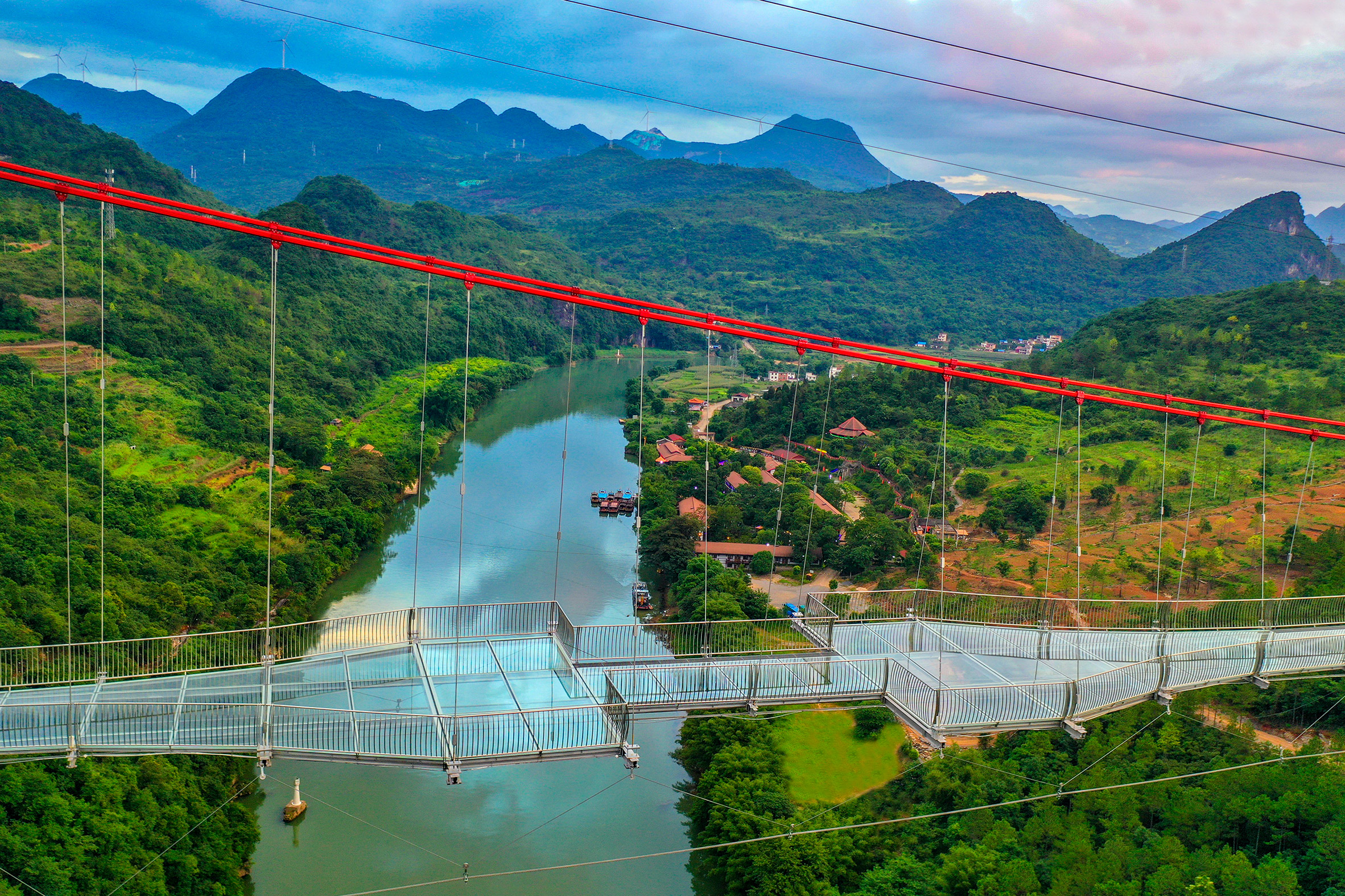 worlds-longest-glass-bridge-huangchuan-three-gorges-uad_dezeen_2364_col_10.jpg