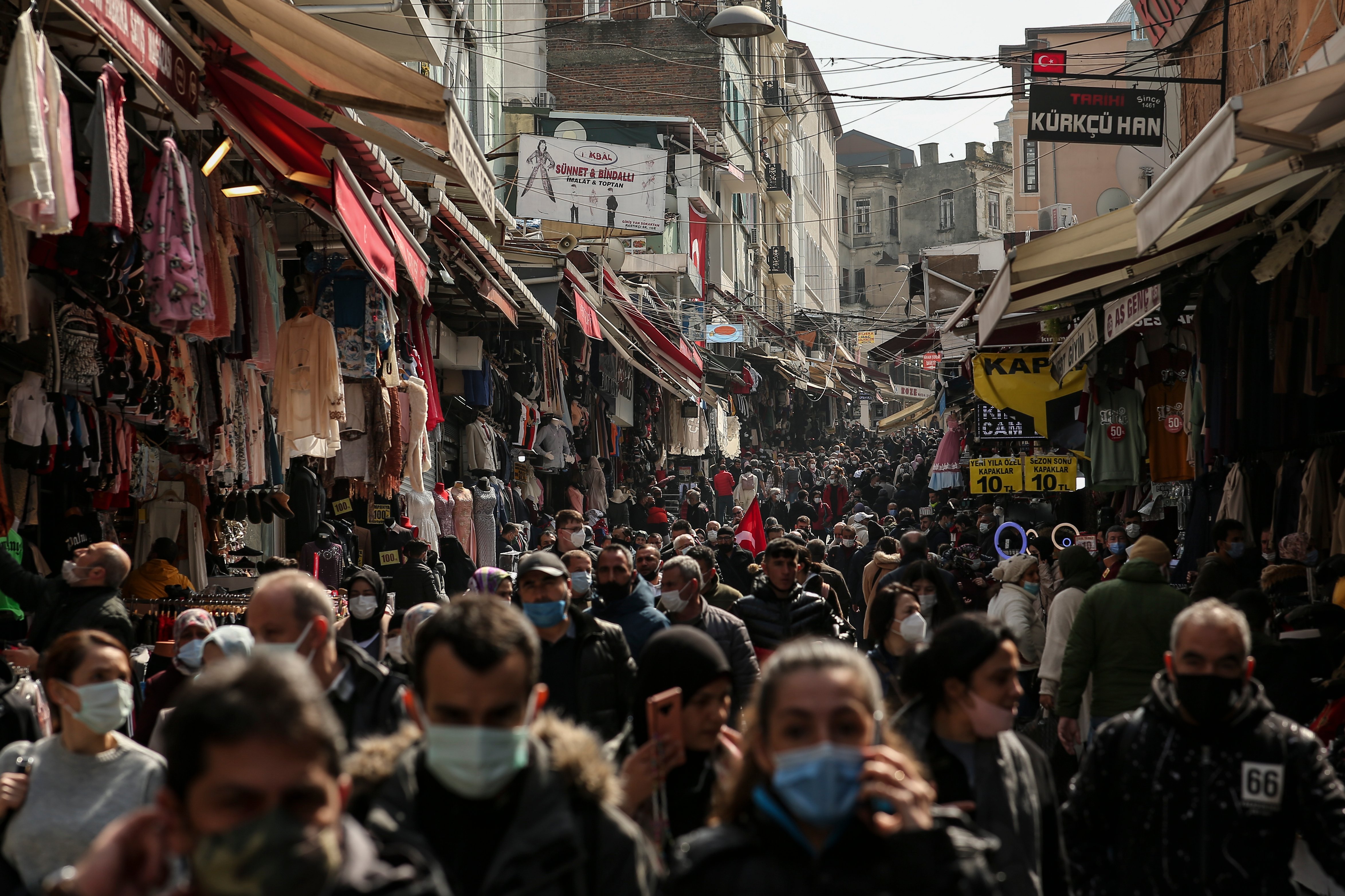 Επιτάχυνση των πολιτικών εξελίξεων αναμένεται να φέρει η κατάρρευση της τουρκικής λίρας 