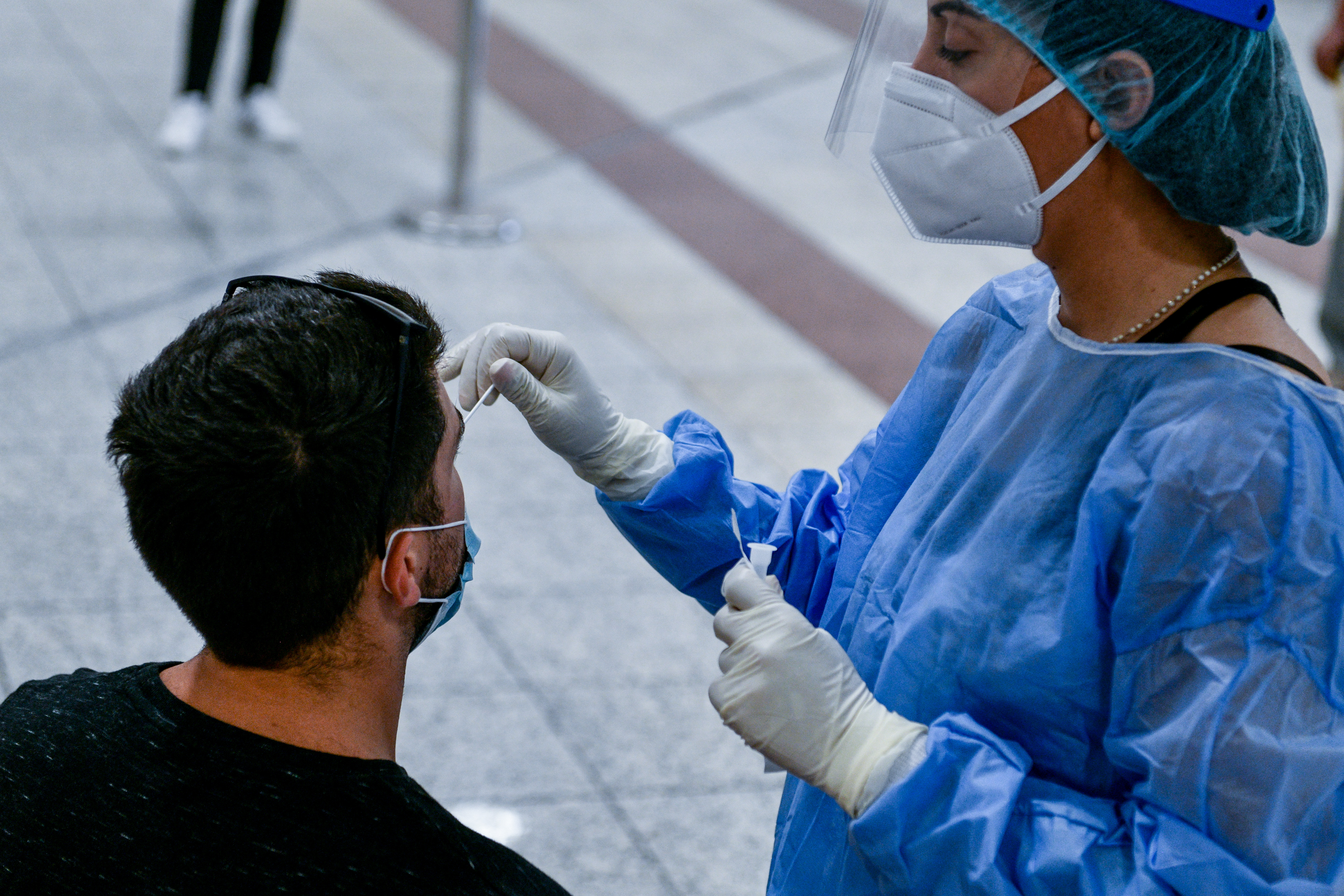 ουρές για rapid test στο σύνταγμα