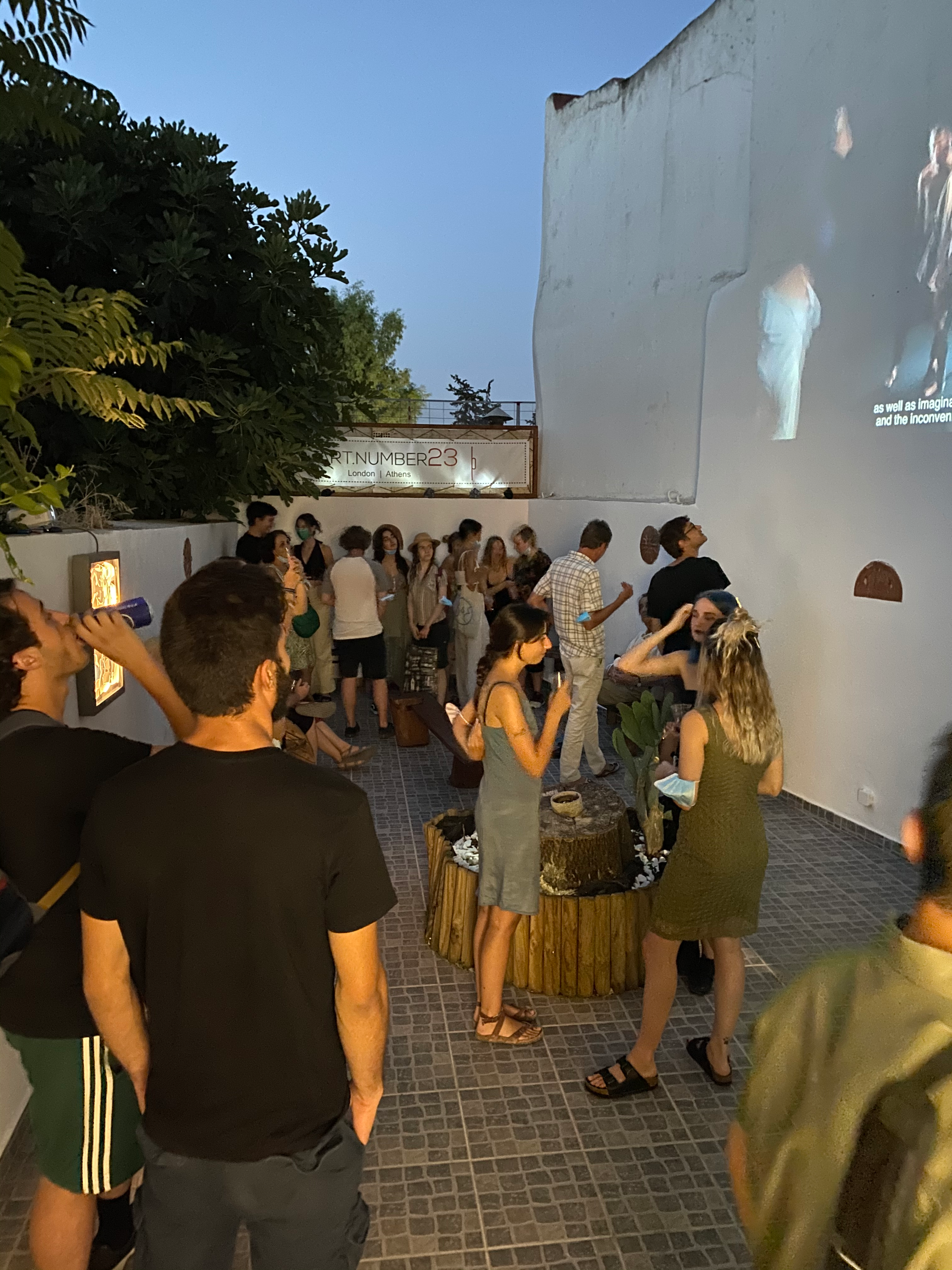 Νέοι καλλιτέχνες παρουσιάζουν κάθε βδομάδα διαφορετικές εκθέσεις τέχνης στο κοινό της Αθήνας