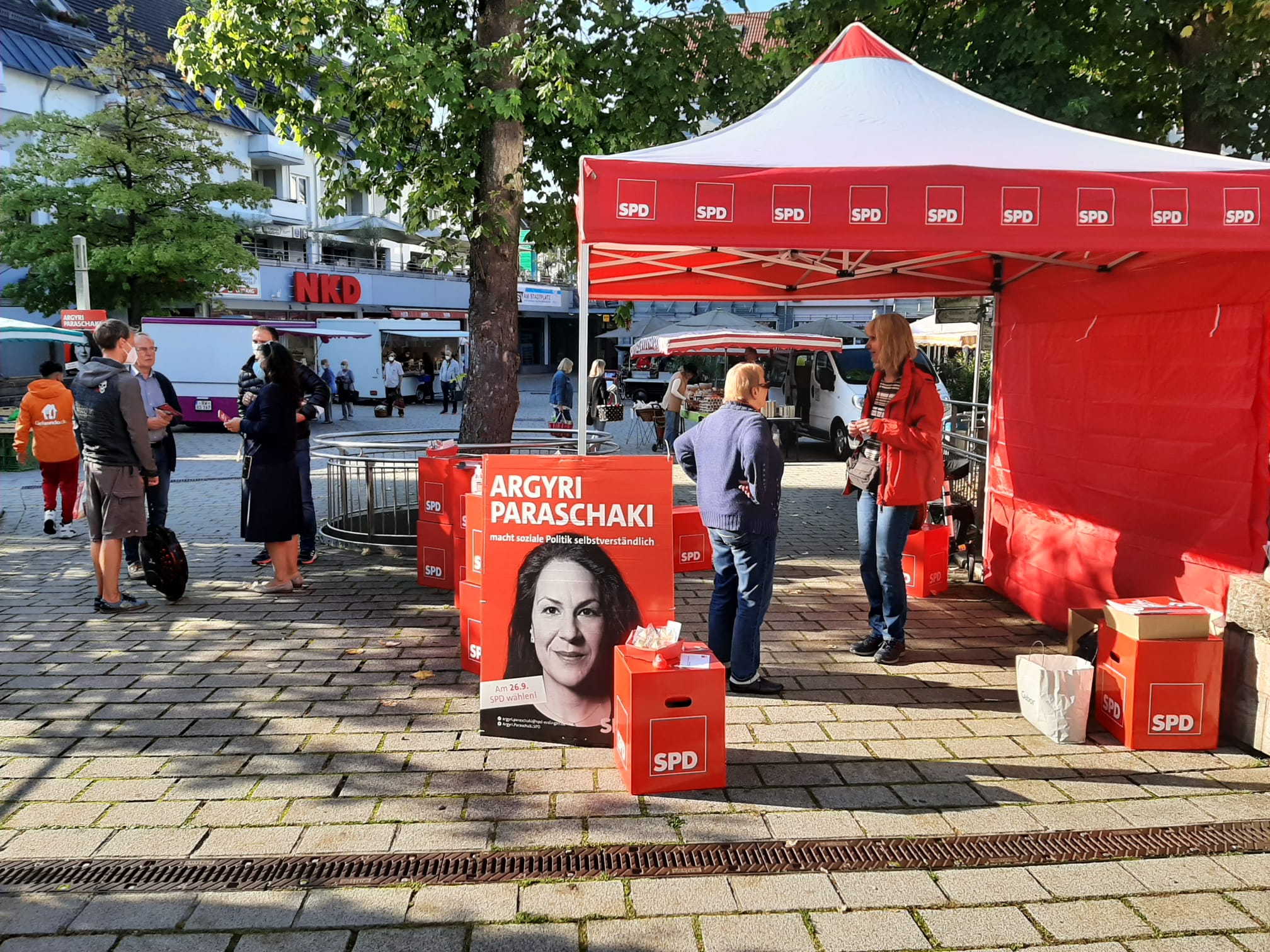 Η Αργυρή Παρασχάκη κατά τη διάρκεια της προεκλογικής εκστρατείας