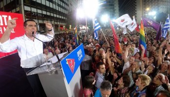 Ο Αλέξης Τσίπρας στην προεκλογική ομιλία του στην Πλατεία Συντάγματος