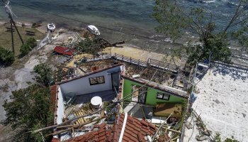 ΚΑΤΑΣΤΡΟΦΕΣ ΣΕ ΣΠΙΤΙΑ ΣΤΗ ΒΕΡΓΙΑ ΑΠΟ ΤΗ ΦΟΝΙΚΗ ΘΕΟΜΗΝΙΑ