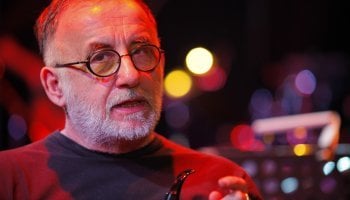 Θάνος Μικρούτσικος 