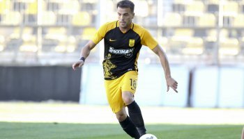 Ο Τσουμάνης με τη φανέλα του Αρη