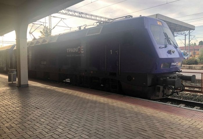 treno-larissa-2.jpg