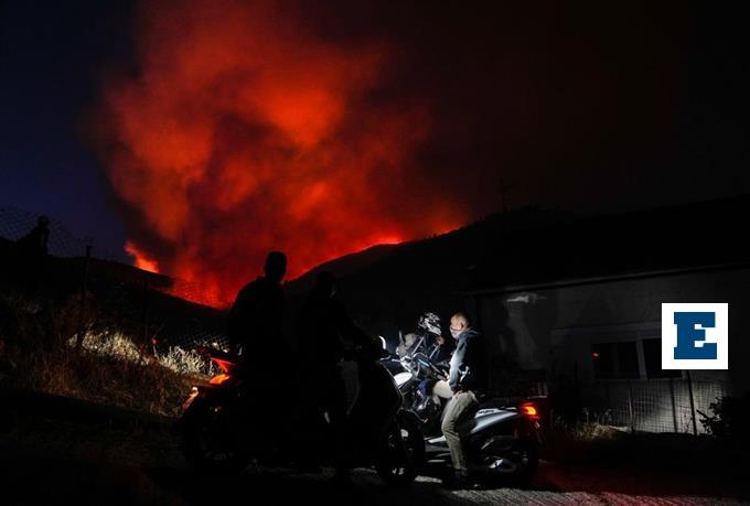 Φωτιά στην Πεντέλη: Προς Γέρακα και Ανθούσα το πύρινο μέτωπο – Έκλεισε η Αττική Οδός – Εκκενώσεις οικισμών, σπίτια στις φλόγες